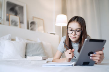 Secondary schools urged to introduce financial literacy as standalone course as traditional maths approach failing young Aussies