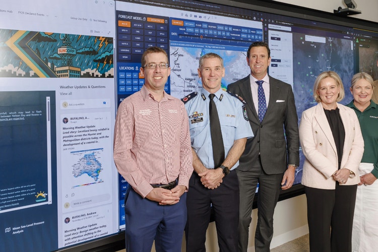 QPS and Suncorp staff in disaster management centre
