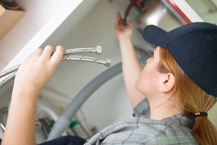 woman fixing flexihose